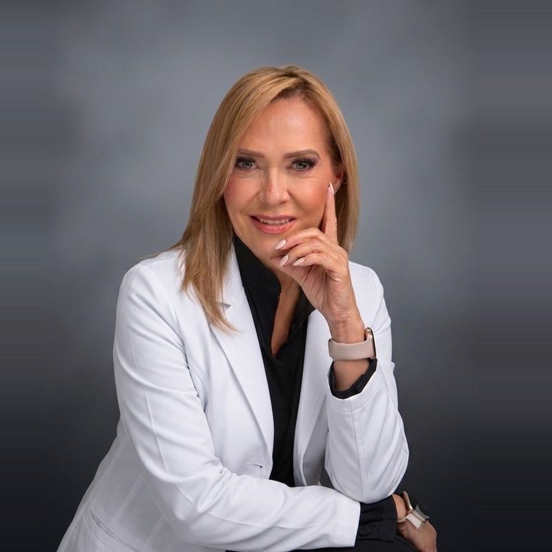 Dra. Claudia Farfán, Traumatóloga Ortopedista
